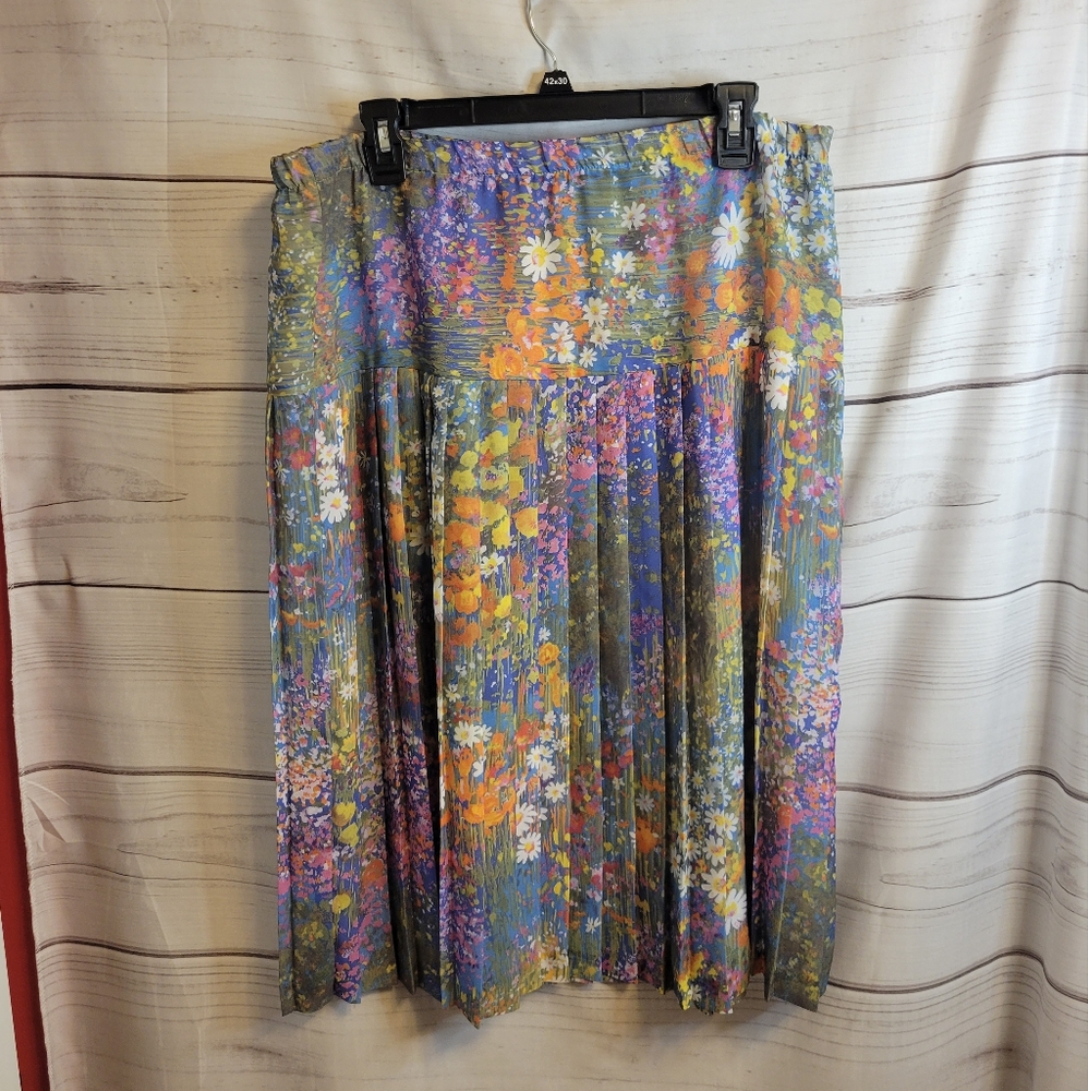 Floral pleated skirt